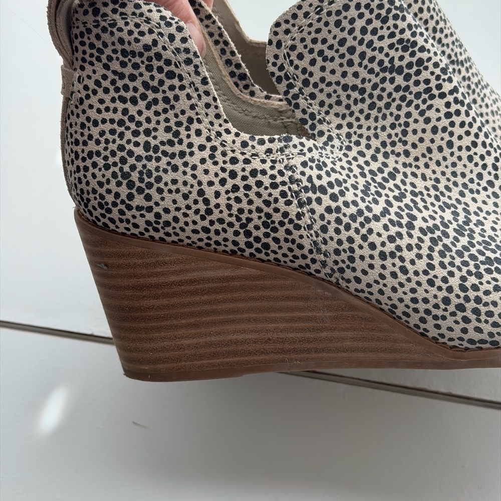 TOMS Women's Wedge Ankle Booties - Picture 10 of 11
